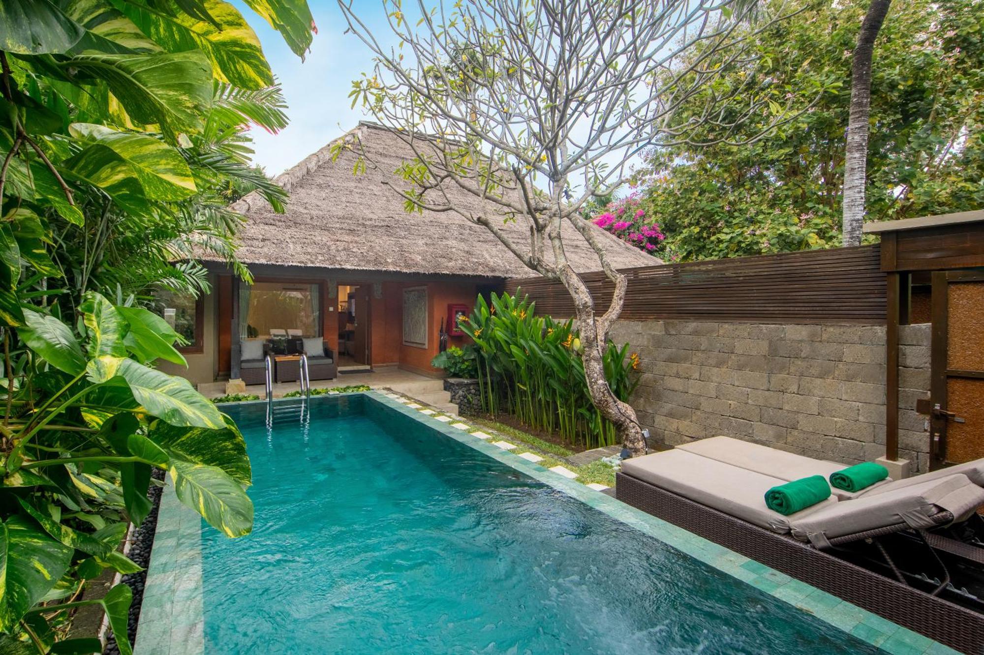 Legian Beach Hotel Exterior foto